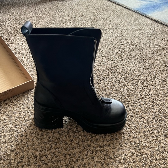 New in box! Free People Myles zip platform block heel boot size 7 - Picture 4 of 6